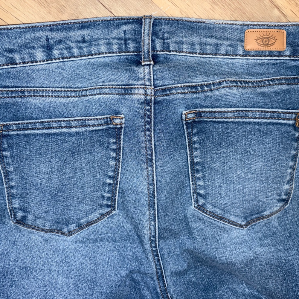 sofia by sofia vergara Medium Blue Flare Jeans wi… - image 3